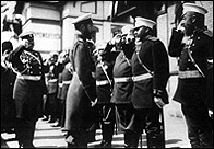 Николай II посещает войска, направляющиеся на фронт в период русско-японской войны в Полтаве, Орле, Кременчуге. 1904