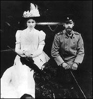 Великий князь цесаревич Николай Александрович с невестой Алисой Гессенской. Кобург. 20 апреля 1894 г. 